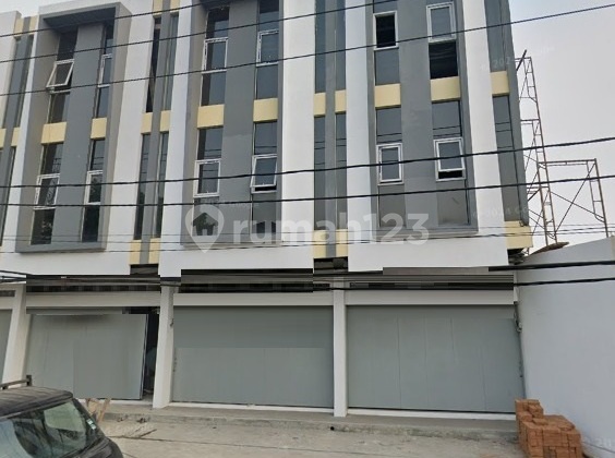 New 3-Story Shophouse Suitable for All Businesses in Gempol, 3 Units Available