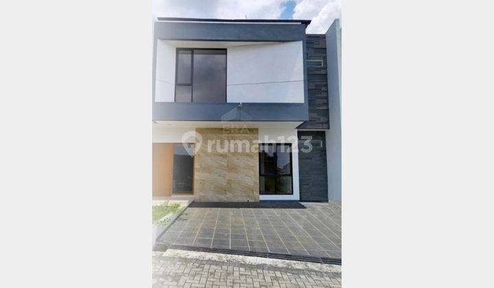 Rumah Lokasi Strategis, Cocok Untuk Keluarga di Setraduta 1