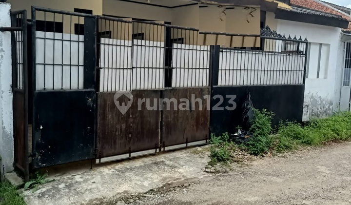 Rumah Strategis Dekat Pusat Perbelanjaan dan Akses Tol di Taman Kopo Indah 1