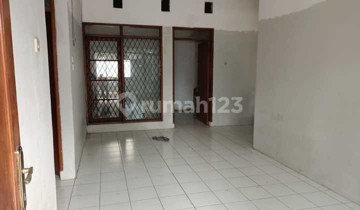House with Safe and Comfortable Location in Taman Kopo Indah 2 2