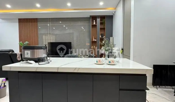 14. W Grand View Karawaci, Renov Full Bangunan, 3Lt, Furnish