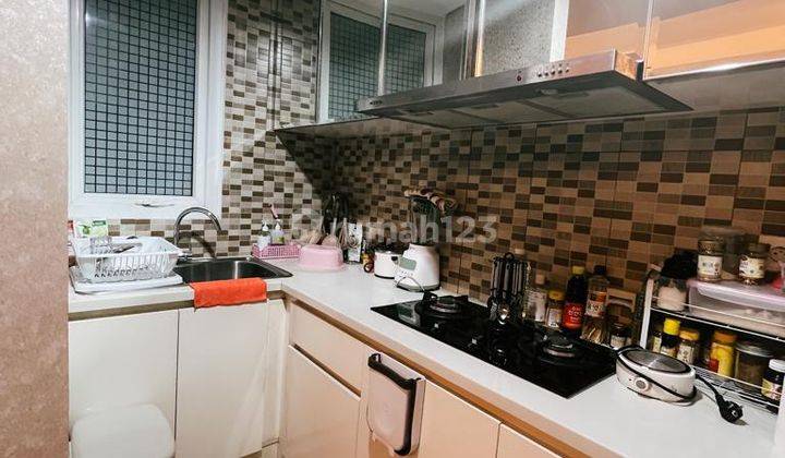 Royal Spring Hills Apartment, 1 Br Luas, Lantai Tinggi, Semi Furn 2