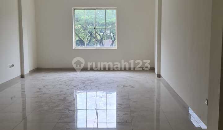 Ruko Boulevard Green Lake City, 4.5X15 Dkt Bundaran, Parkir Luas
