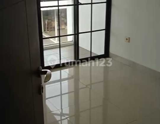 15. W For Rent House East Asia, available 4 air conditioners, Size 6X15, Negotiable