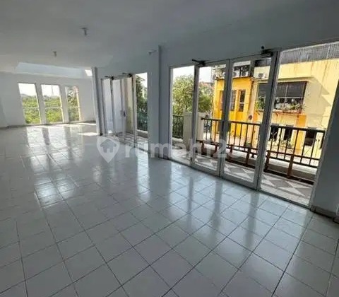 30. W Dijual Ruko Boulevard Cbd , Siap Huni, 3 Lantai