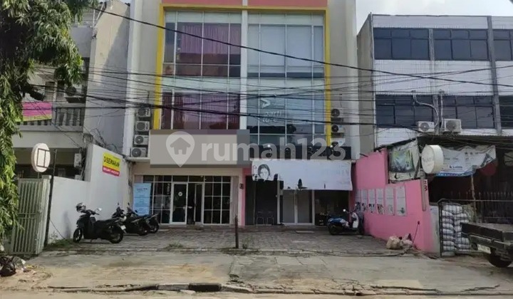 28. W Disewakan Ruko 3 Lantai - Tanjung Duren* 28. W Disewakan Ruko 3 Lantai - Tanjung Duren*
