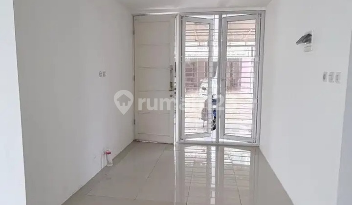 26. W Rumah Green Court Lake, Size 10X22, 2 Floors, Unfurnished 2