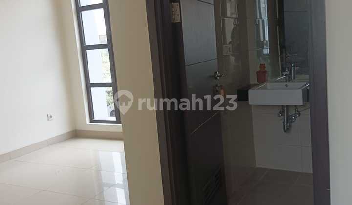 Rumah Green Lake City, 8X18, Siap Huni, Dekat Sport Club