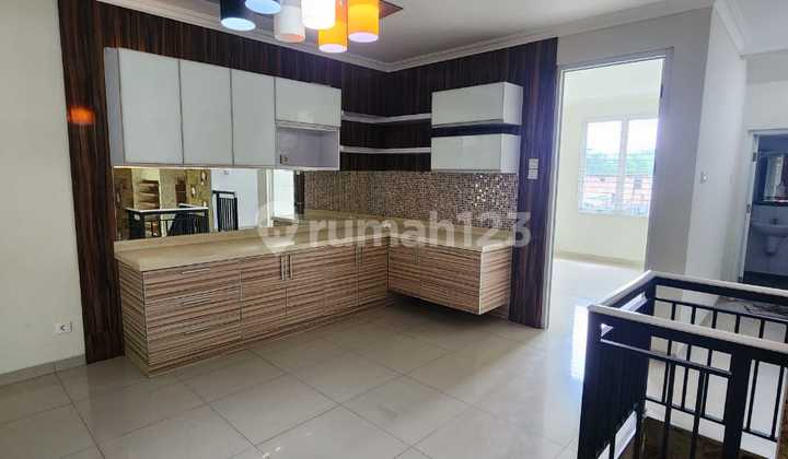 permata buana, best deal, bebas banjir, lt 180m2, 3 lantai, rapih 1