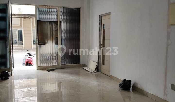 2. W Ruko Gandeng Cbd , Green Lake City, Uk 4,5X15 , 3 Lantai 2. W Ruko Gandeng Cbd , Green Lake City, Uk 4,5X15 , 3 Lantai