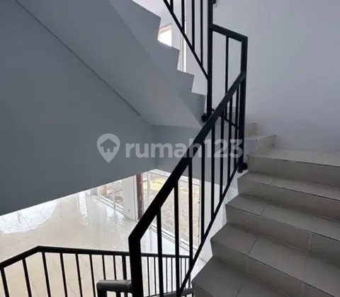 27. W For Rent Warehouse Boulevard CBD, Size 5.6x15, Move-in Ready 2