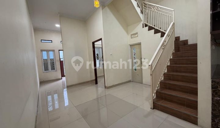 25. W Rumah Poris Blok D , Hadap Barat,2 Lantai,Siap Huni,Free ac