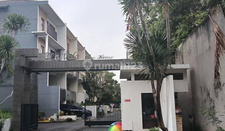 Rumah Baru 3 Lantai Lavida Townhouse Setraduta 1