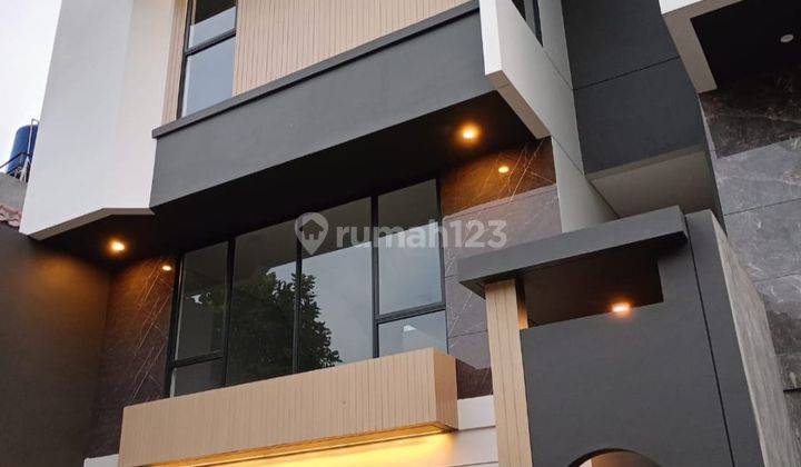 Rumah Baru 3 Lantai Lux Setraduta Grande 2