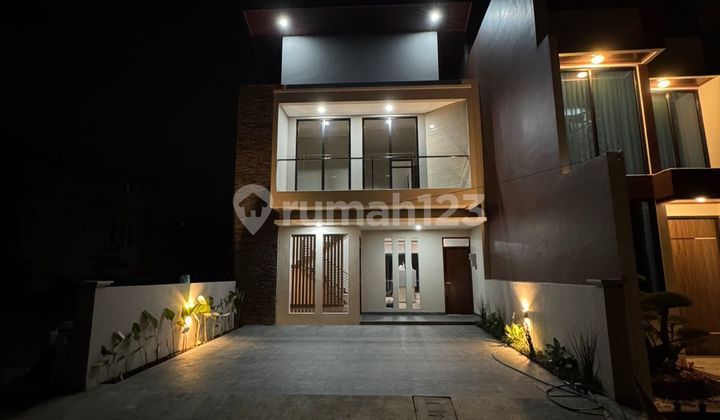 Rumah Baru 3 Lantai Dago Berada Dalam Cluster Securi 24 Jam 2