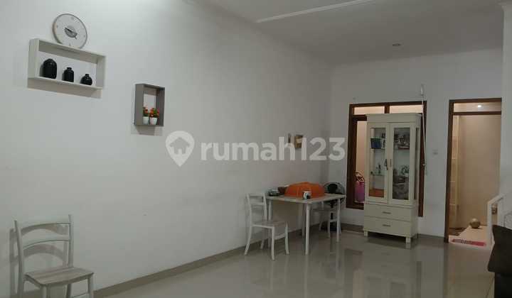 Rumah 2 Lantai Arcamanik Antapani Banguann Masih Terawat. 2