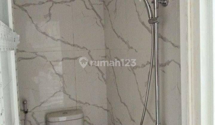 Di  Rumah murah dan minimalis 2 lantai didaerah Pisangan baru 10