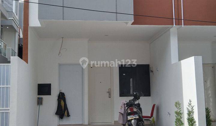 RUMAH CEMPAKA PUTIH MEWAH,BERGAYA CLASIK JAKARTA PUSAT 2