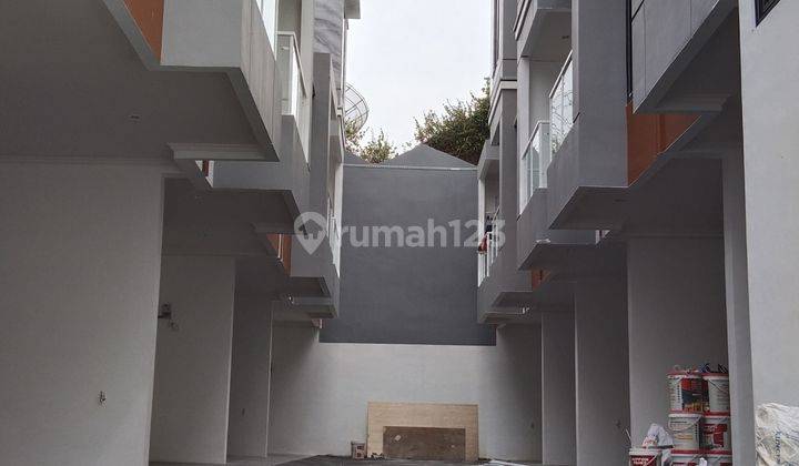 RUMAH CEMPAKA PUTIH MEWAH,BERGAYA CLASIK JAKARTA PUSAT 4