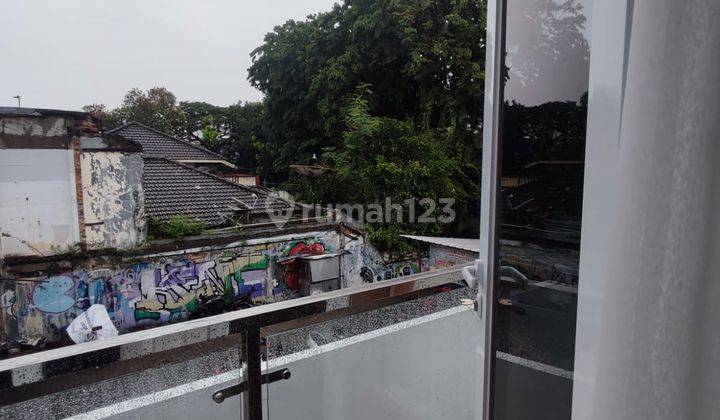 RUMAH DI JUAL MEWAH DALAM KOMPLEK  CEMPAKA PUTIH PINGGIR JALAN 7