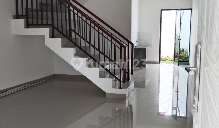 ruang tamu rumah bagus shm dalam komplek