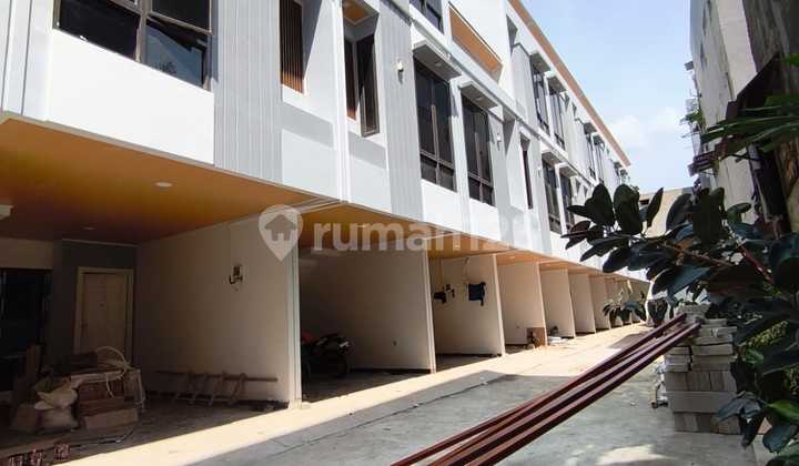 Rumah Mewah Cantik 2Lantai 5 Menit Staiun Sawahbesar Jakartapusat