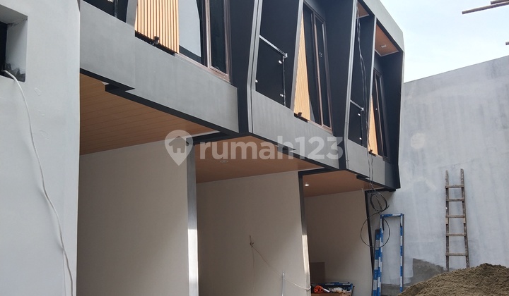 tampak depan rumah bagus shm dalam komplek