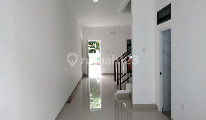 Luxury House in Elite Area, 2 Floors, Around Rp800 Million, Cempakaputih, Central Jakarta 1