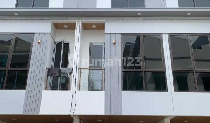 tampak depan rumah murah carpot 2 lantai