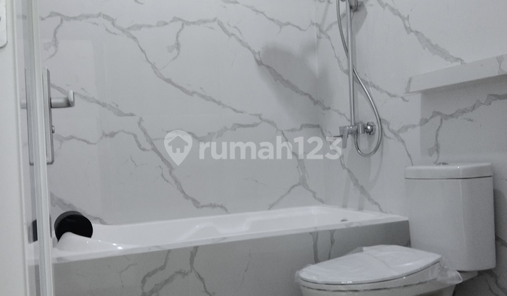 kamar mandi rumah mewah dikawasan elit lokasi