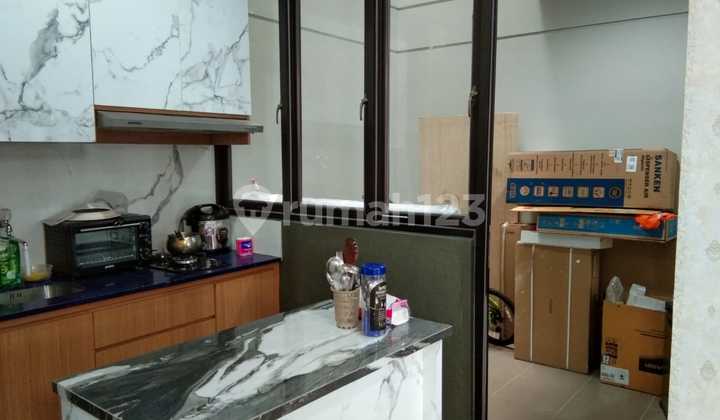 Beautiful Cheap House 5 Minutes to UNJ Campus, Utan Kayu, East Jakarta Beautiful Cheap House 5 Minutes to UNJ Campus, Utan Kayu, East Jakarta