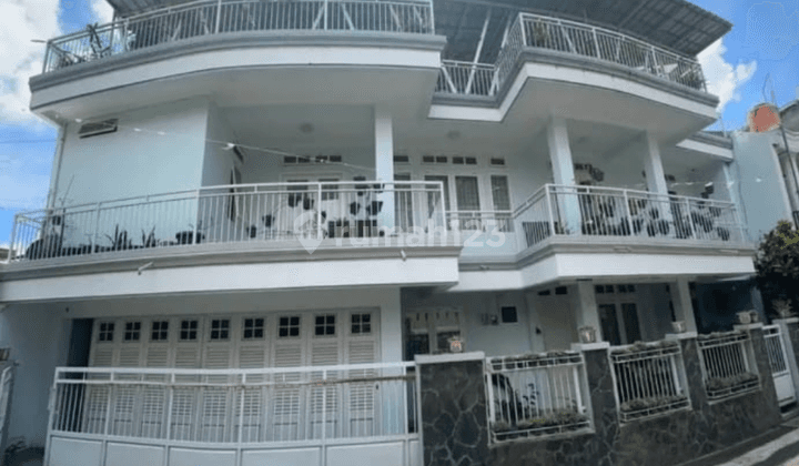 Rumah 3 Lantai Bagus Semi Furnished SHM di Cipageran Asri, Cimahi 1