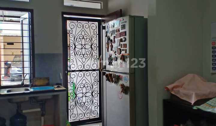 Disewakan Rumah 2 Lantai Semi Furnished Dekat Kampus U P N 6