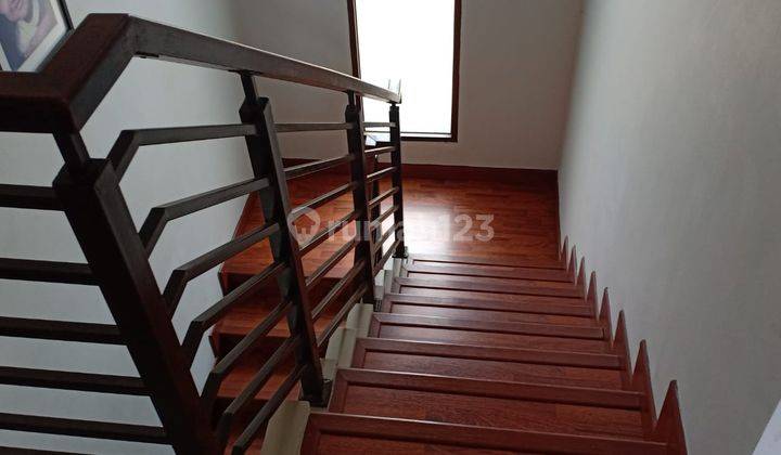 Disewakan Rumah 2 Lantai Semi Furnished Dekat Kampus U P N 9