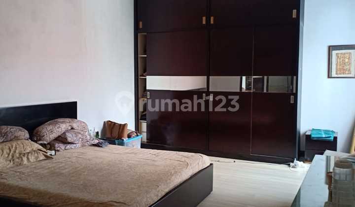 Disewakan Rumah 2 Lantai Semi Furnished Dekat Kampus U P N 10