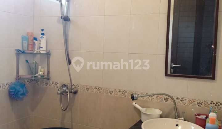 Disewakan Rumah 2 Lantai Semi Furnished Dekat Kampus U P N 18