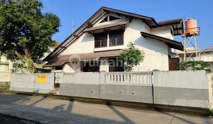 HOEK Position House 315m in Megapolitan Cinere Depok Complex 2