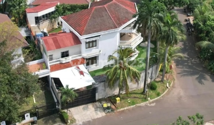 Rumah Mewah Hoek Dibawah NJOP dengan Private Pool di Pondok Indah, Jakarta Selatan Rumah Mewah Hoek Dibawah NJOP dengan Private Pool di Pondok Indah, Jakarta Selatan