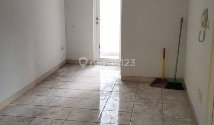 Apartemen Springlake 2 Bedroom Kosongan View Pool 1