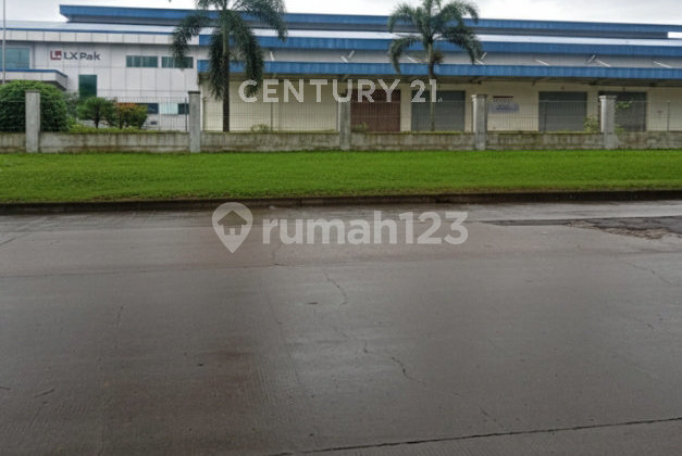 Warehouse with Main Road Access and 40-Foot Container in Cikarang