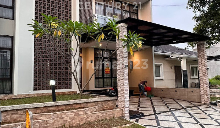 Beautiful House Ready to Live In, Strategic Location, Near Toll Gate