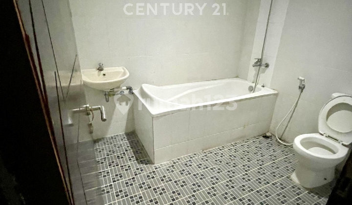 House for Rent in Elysium Garden Lippo Cikarang 4Br Semi Furnished