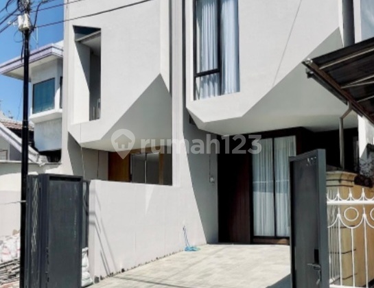 RUMAH BARU FURNISH DI SUTOREJO UTARA, ROW JALAN 3 MOBIL 2