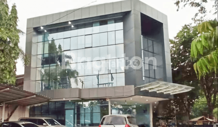GEDUNG 3 LANTAI PINGGIR JALAN RAYA JEMURSARI, SELANGKAH AHMAD YANI, COCOK UNTUK BANK ATAU KANTOR 1