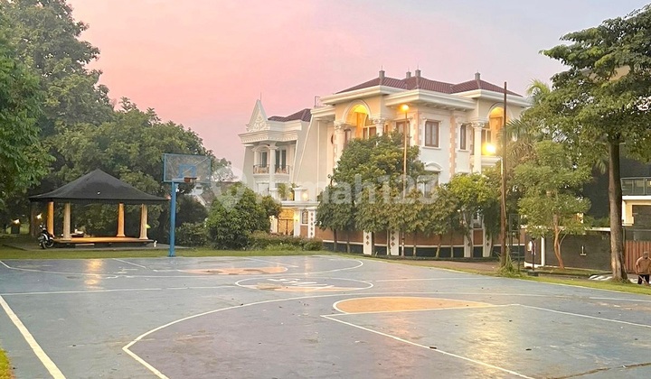 Tanah Hoek Row Lebar di Jalan Utama. Nusa Loka BSD