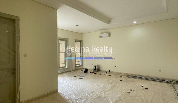 Regina Realty, Rumah Disewakan di Pondok Indah Fully Furnished With Pool 2