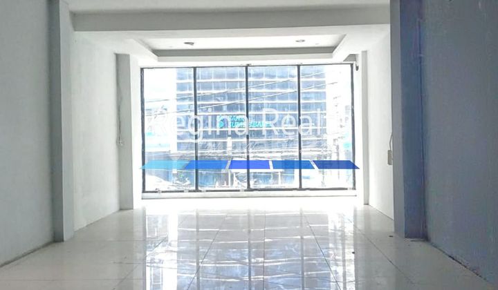 Regina Realty, Beautiful and Strategic Shop House for Sale, Panglima Polim, South Jakarta Regina Realty, Beautiful and Strategic Shop House for Sale, Panglima Polim, South Jakarta