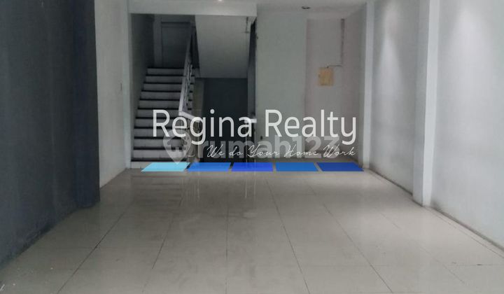 Regina Realty, Beautiful and Strategic Shop House for Sale, Panglima Polim, South Jakarta Regina Realty, Beautiful and Strategic Shop House for Sale, Panglima Polim, South Jakarta