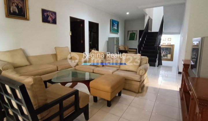 Regina Realty, Luxury House for Sale with Hook in Graha Taman Bintaro