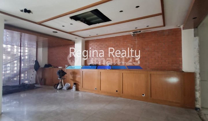 Regina Realty, Commercial Space for Rent in Tirtayasa, Kebayoran Baru Regina Realty, Commercial Space for Rent in Tirtayasa, Kebayoran Baru